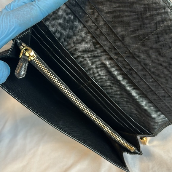 EUC Prada ribbon long saffiano black continental bow:Can use chain for crossbody - Picture 4 of 7